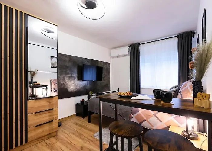 Blackwood Haven: Modern Escape
