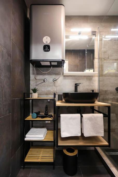 Blackwood Haven: Modern Escape *